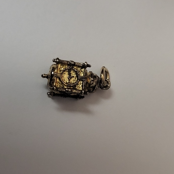 Marshall Fields  14k vintage clock charm - Picture 3 of 5